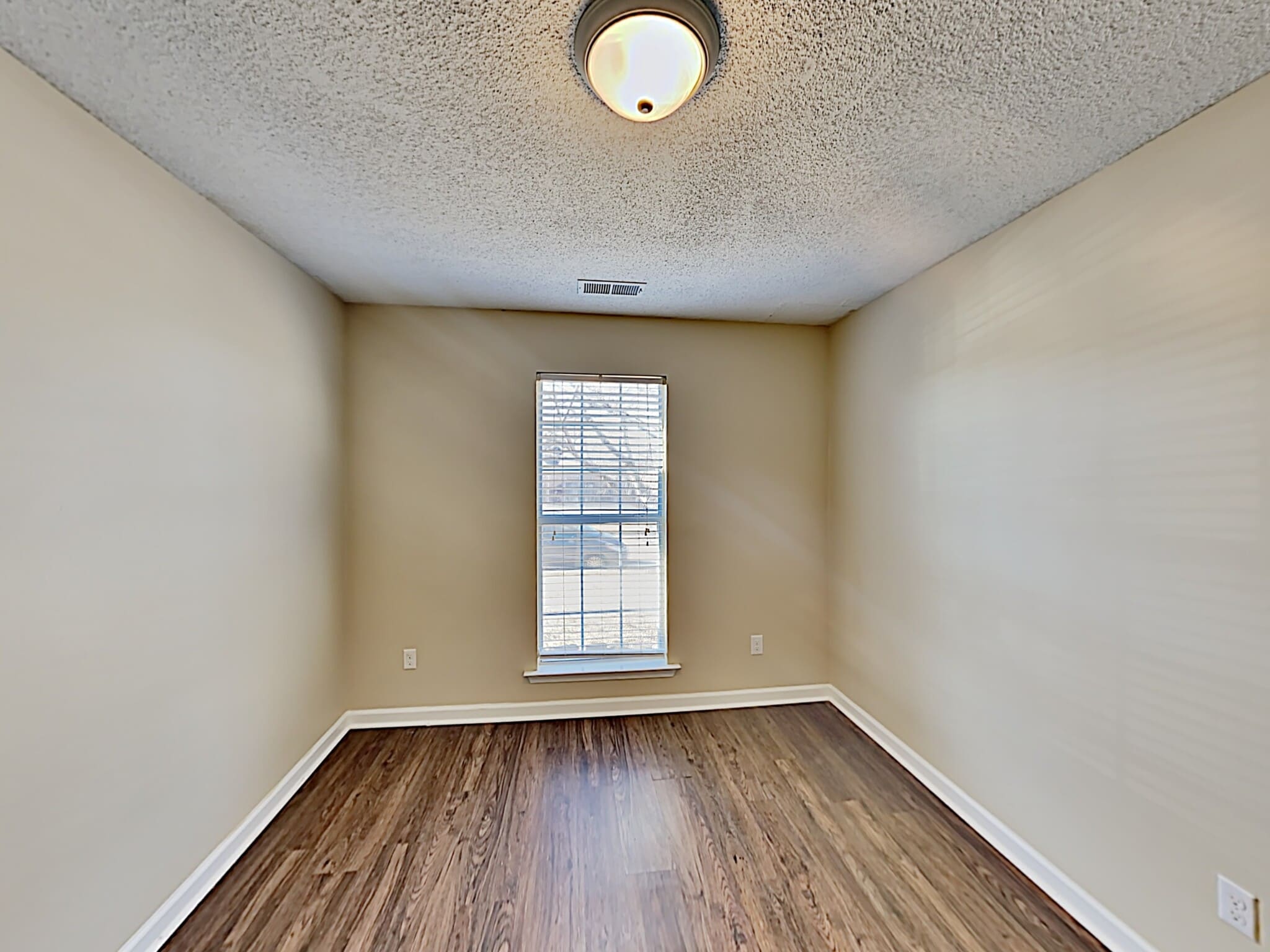 Building Photo - 1146 Red Fern Cir E