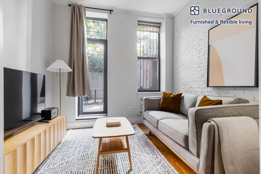 Primary Photo - 515 W 47th St