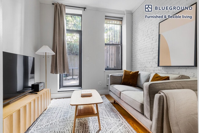 Building Photo - 515 W 47th St