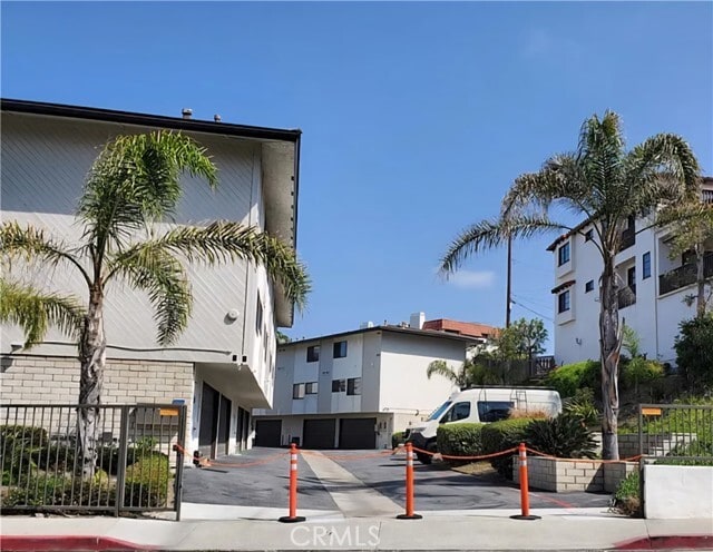 Building Photo - 418 Avenida Santa Barbara