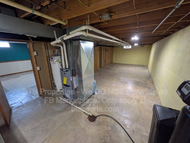 Building Photo - 306 Parkview Dr