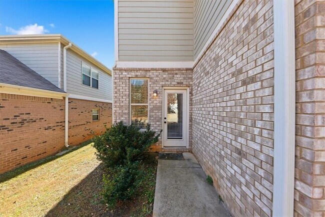 Building Photo - 541 Tulip Ln