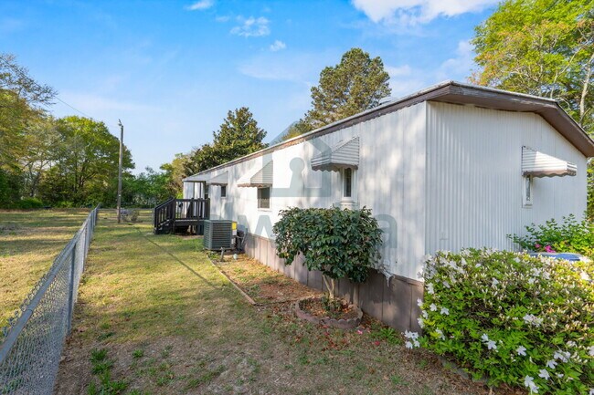 Building Photo - Close to Everything-Lexington! Beautifully Renovated 3-bedroom, 2-bath home in the highly sought-...