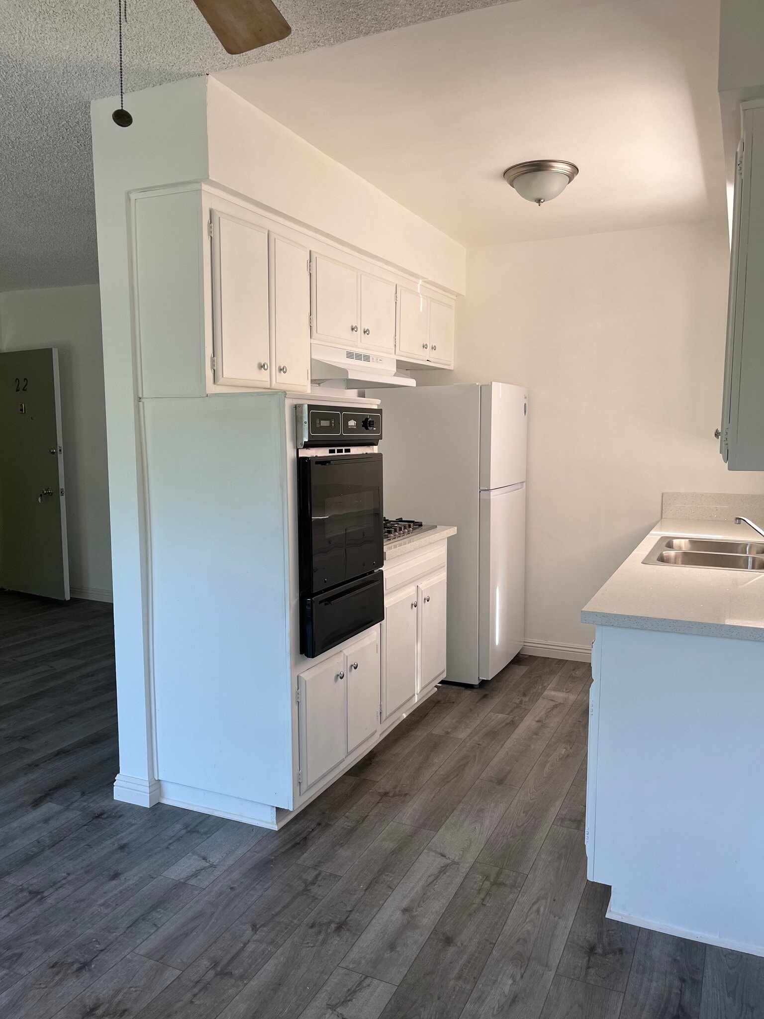 Building Photo - 537 S El Molino Ave