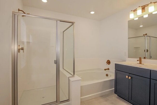 Building Photo - 2432 W Jessica Ln