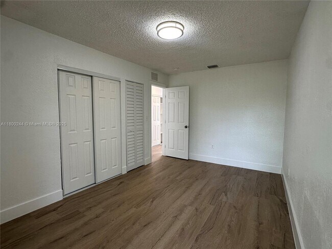 Building Photo - 6032 SW 25th St