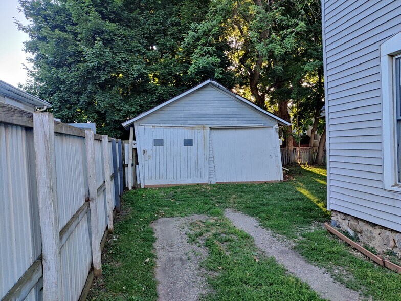 Building Photo - 310 Horatio Ave