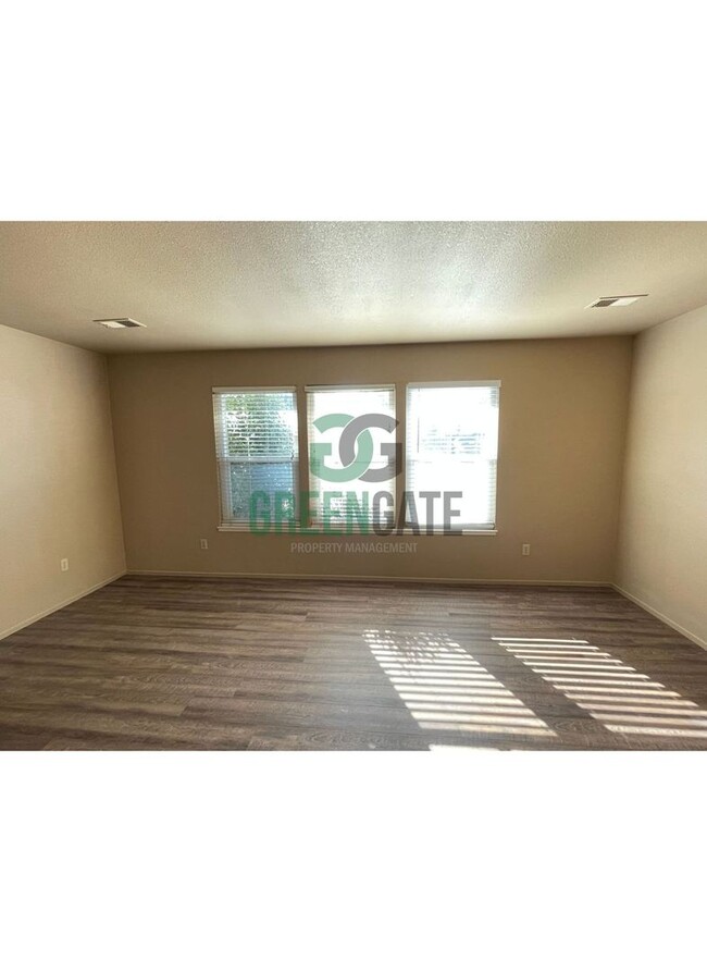 Building Photo - Charming 3 Bedroom 2 Bath Modesto home ava...