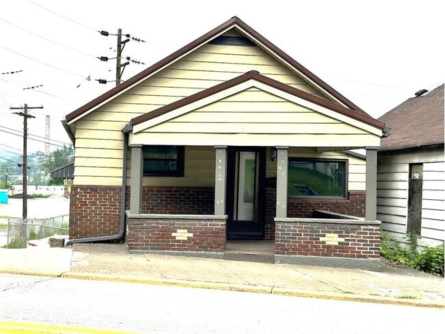 Primary Photo - 407 Main St