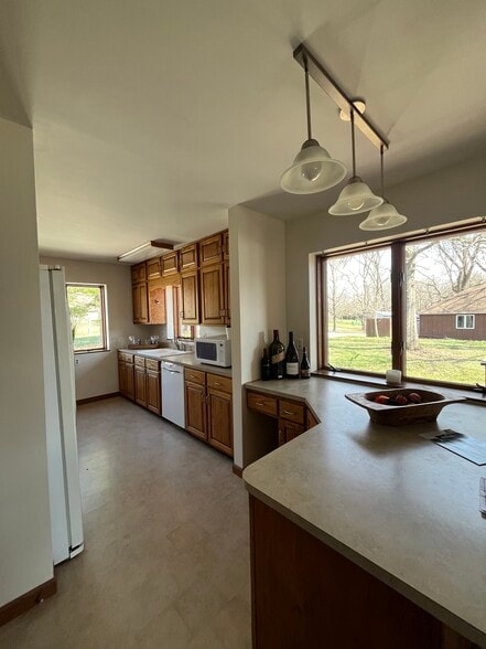 Building Photo - 2645 S River Rd