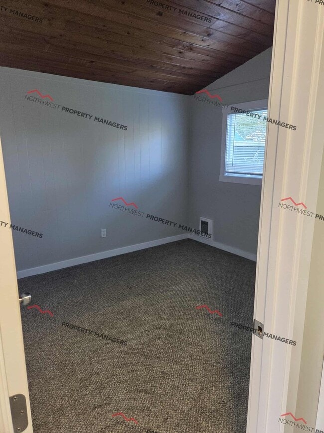 Building Photo - 105 Engle Dr