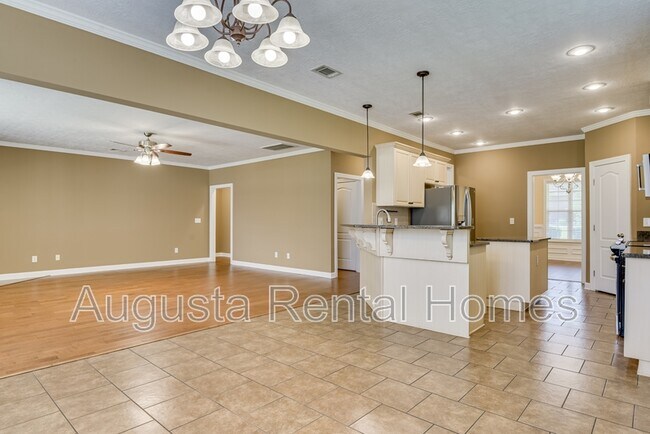 Building Photo - 180 Kenilworth Dr