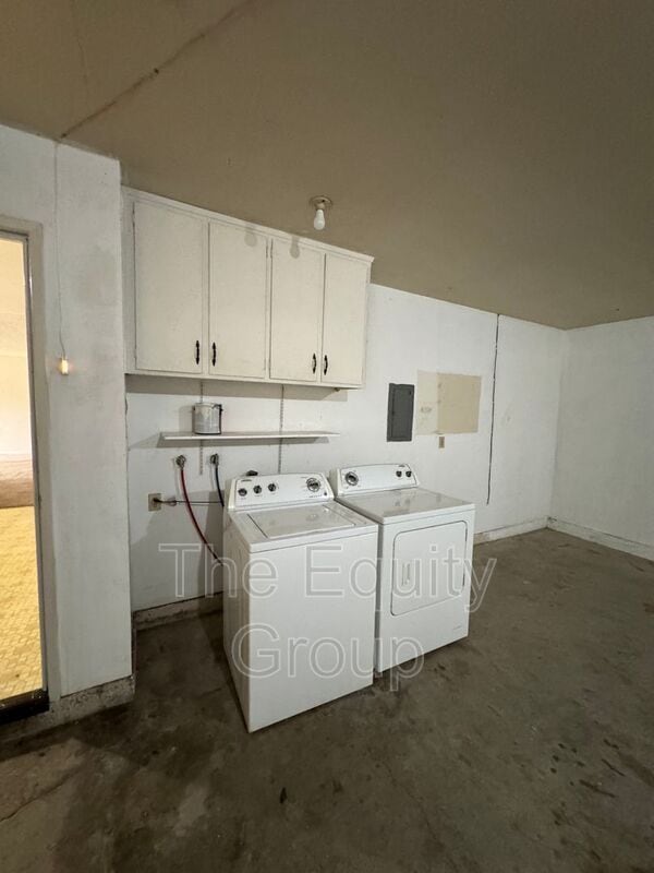 Building Photo - 4603 W Cypress Ave