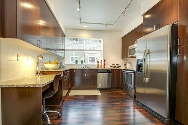 Building Photo - Newcastle Waterfront 2BD 2BA at Lake Boren...