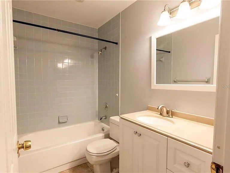 Building Photo - 505 Woodview Dr