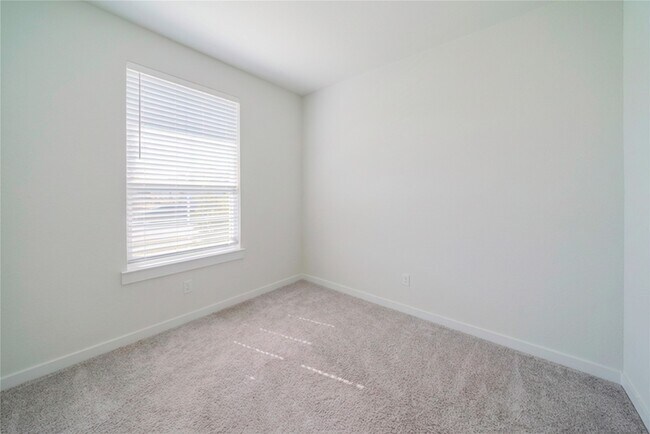 Building Photo - 21802 Blue Daisy Ct