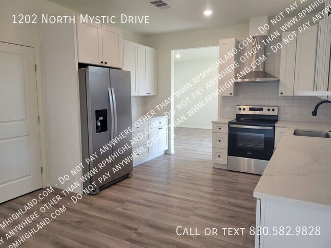 Building Photo - 1202 Mystic Dr