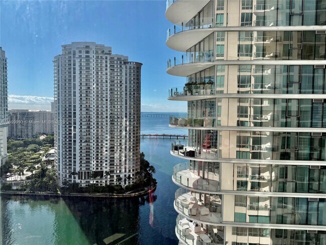 Building Photo - 300 S Biscayne Blvd