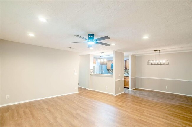 Building Photo - 126 Warm Springs Cir