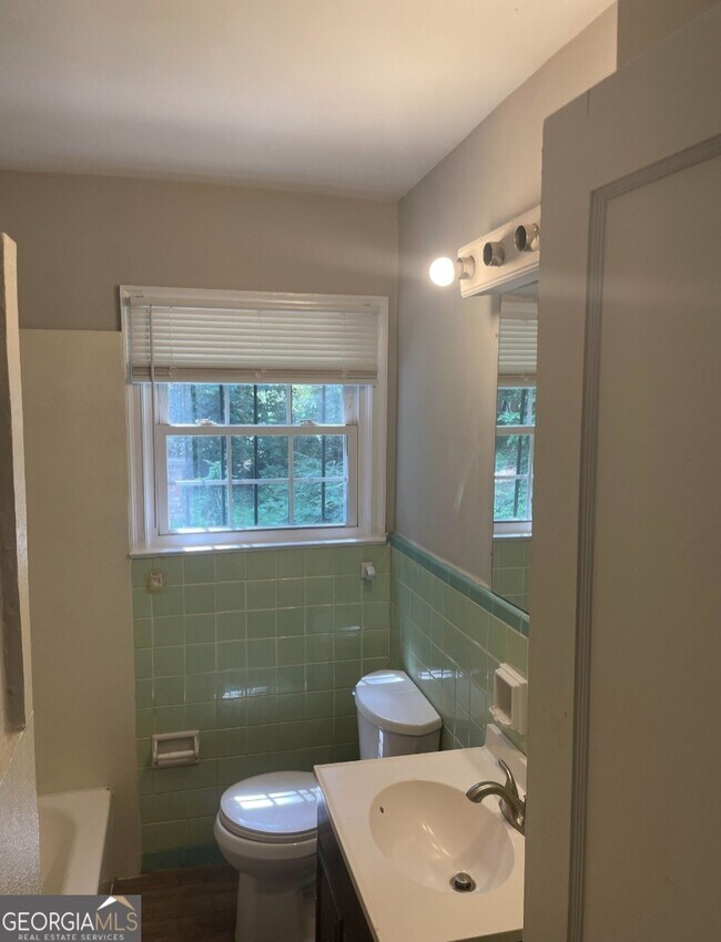 Building Photo - 1589 Pinehurst Dr SW