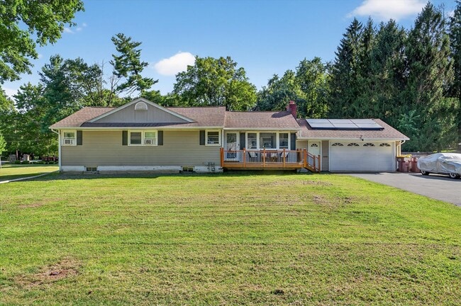 Building Photo - Spacious 4 BR/2BA home corner-lot in Warwi...