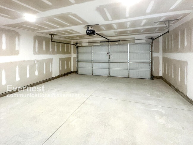 Building Photo - 137 Flowering Cherry St