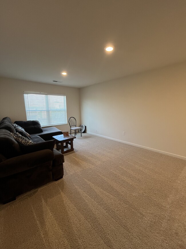 Building Photo - 1323 Weedon Dr