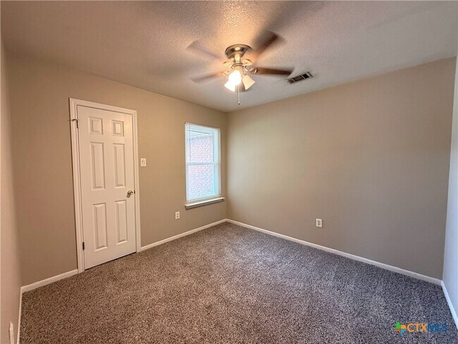 Building Photo - 1002 Northern Dancer Dr