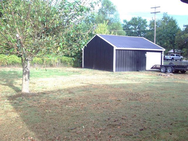 Building Photo - 104 S Poplar St