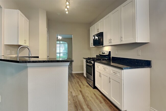 Building Photo - 10931 S Falls Terrace