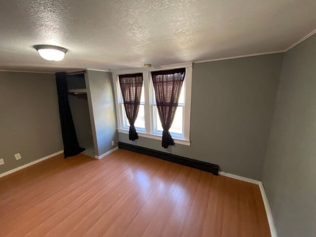 Building Photo - 1017 Elm St NW