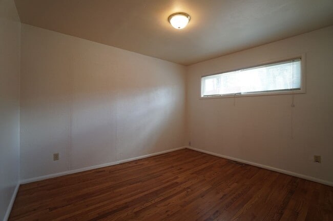 Building Photo - 1912 Cascade Ln