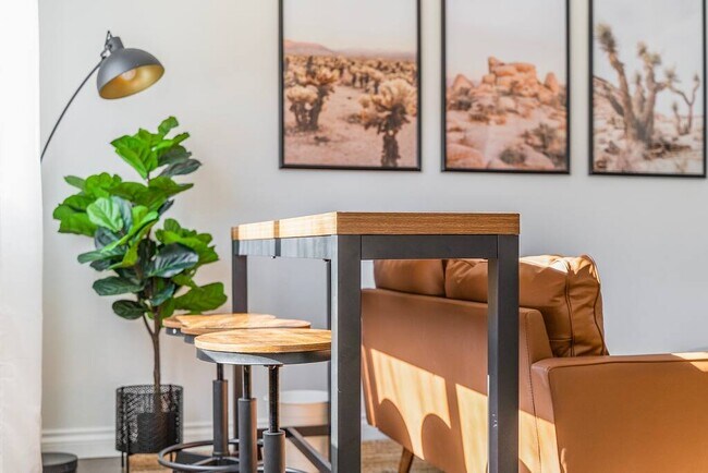 Building Photo - 57405 Navajo Trl