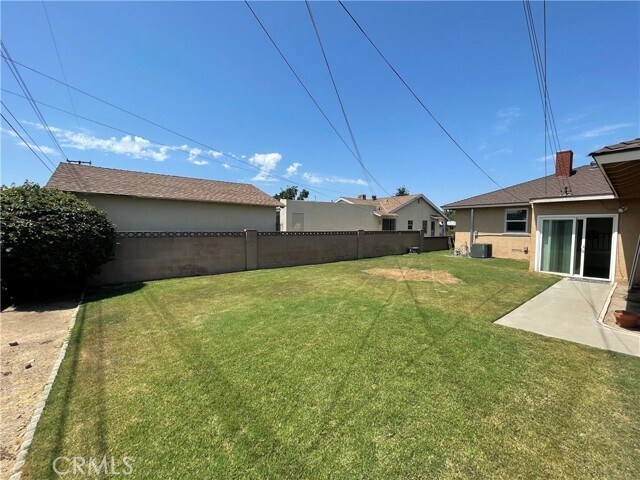 Building Photo - 1440 E Rose Ave
