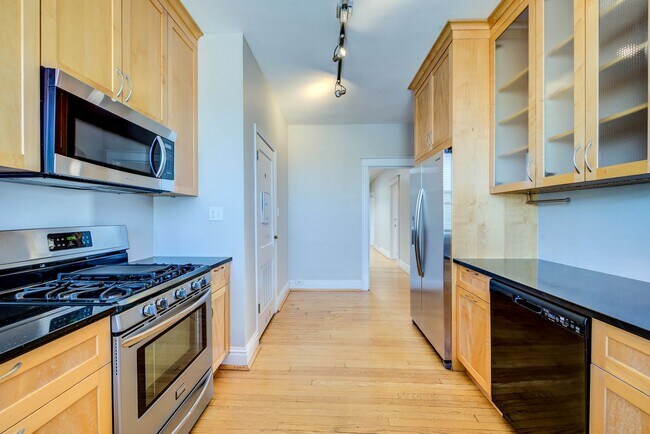 Building Photo - OPPORTUNITY KNOCKS 3 BED 1 BATH 1,400 SF ±...