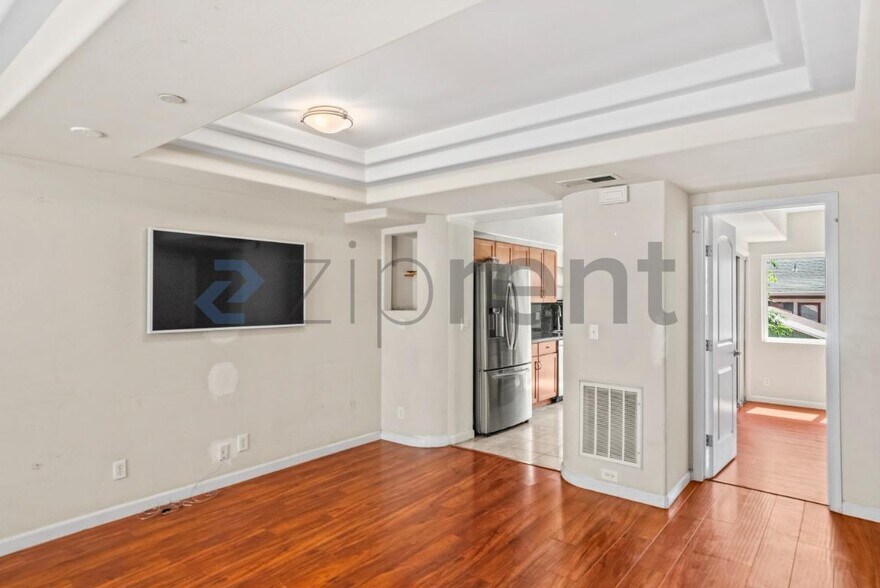 Building Photo - Unit 9