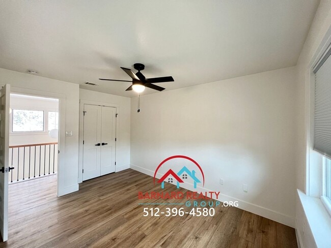 Building Photo - Country Living At It's Finest!