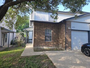 Building Photo - 3 Bedroom Townhouse near Medical Center!  ...