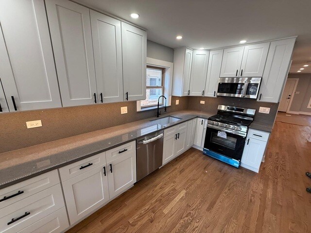 Building Photo - 7441 N Oriole Ave