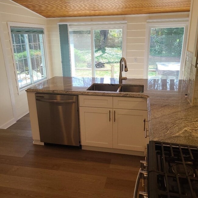 Building Photo - 44 Silver St