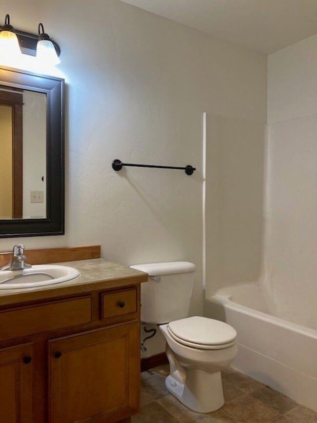 Building Photo - Beautiful 4 Bedroom Home in North Star Sub...