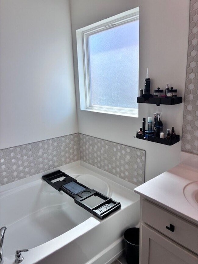 Building Photo - 224 Park Crest Run