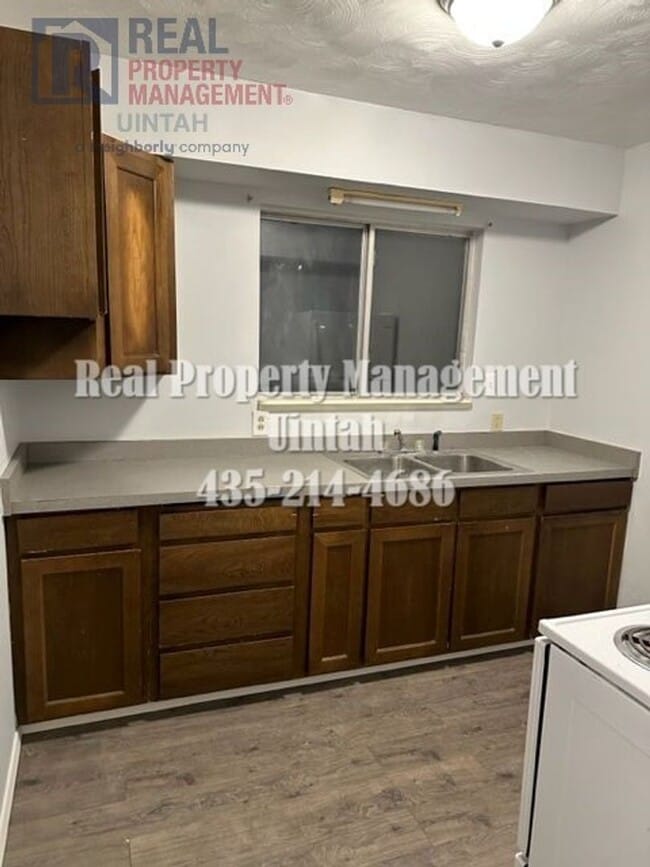 Building Photo - Cute 1-to-2-bedroom apartment