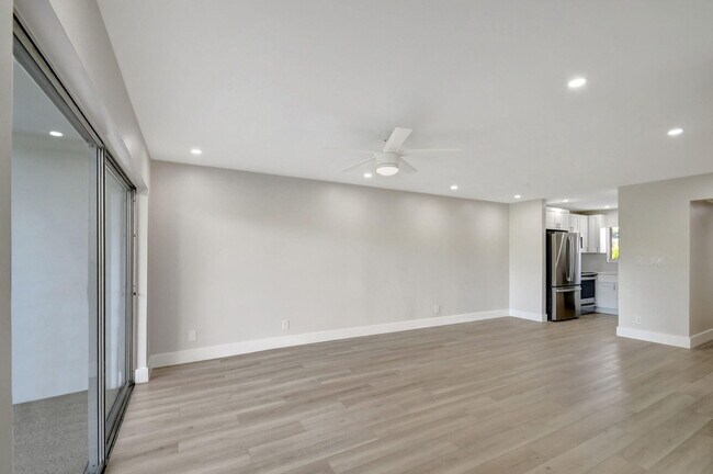 Building Photo - 300 Waterway Dr S