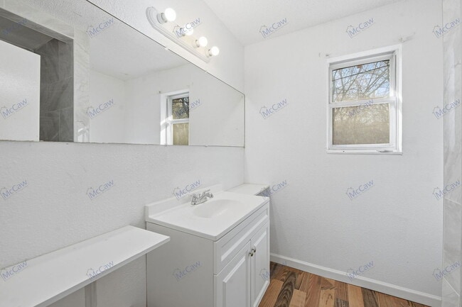 Building Photo - 6921 Greenlee St