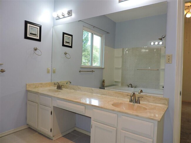 Building Photo - 12609 Deer Falls Dr