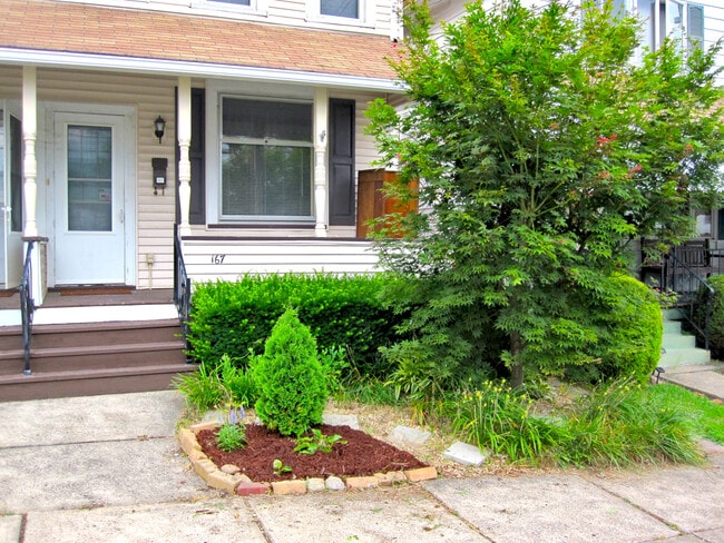 Primary Photo - 167 S Sherman St