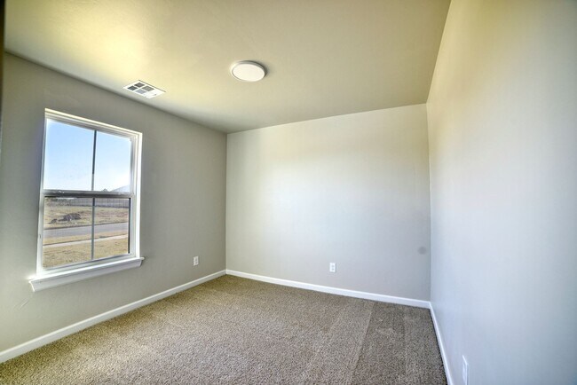 Building Photo - Brand New Home In Washington!