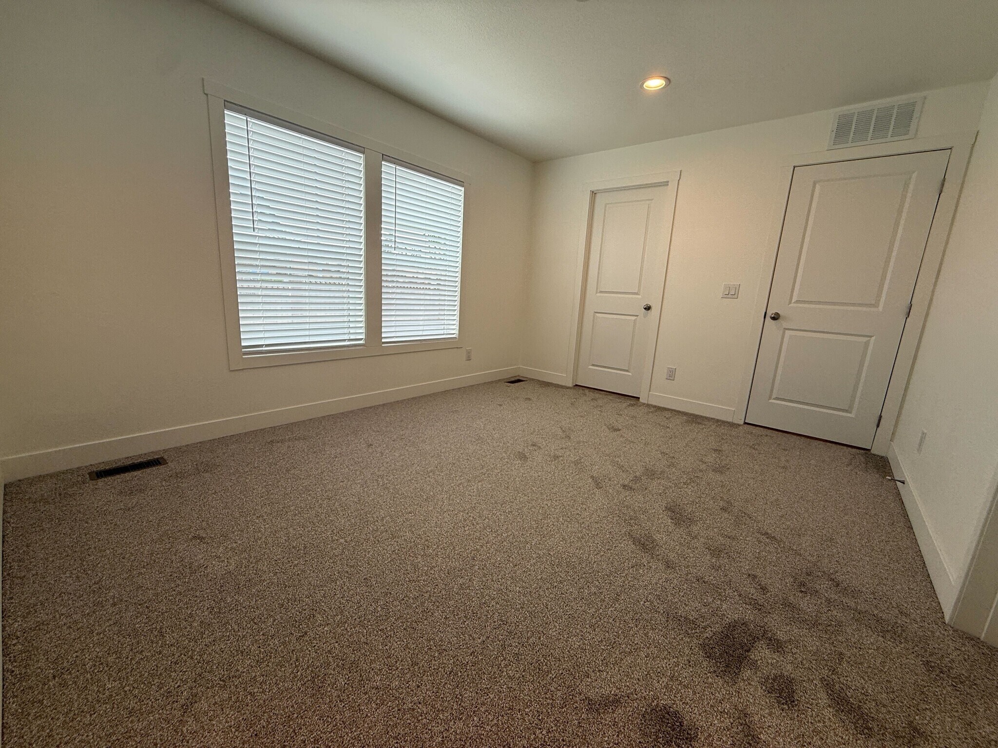 Building Photo - 3601 E Wyoming Ave