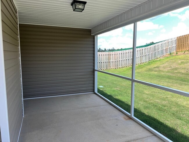 Building Photo - 158 Atherstone St